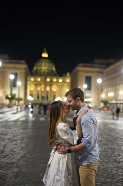 Rome: Vespa Night Experience with Aperol Spritz & Photos - Why Rome Works So Well After Dark on a Vespa