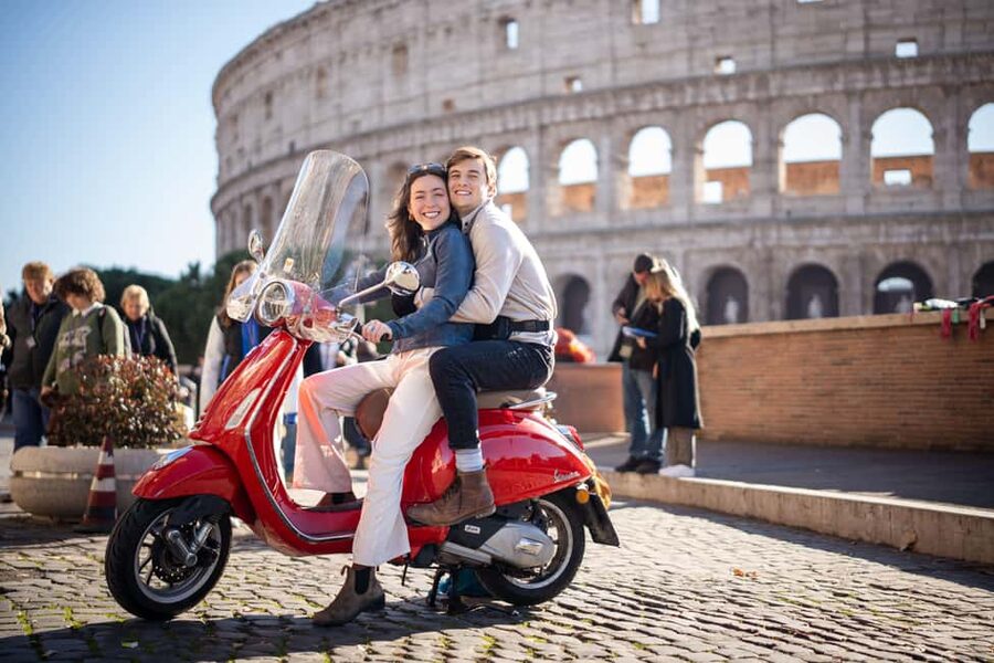 Rome: Vespa Photo Tour with City Center Pickup - What the Vespa format adds to Rome