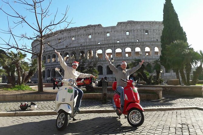 Rome Vespa Primavera 125 cc Rental - 72 Hours Rental - Meeting Adolfo at the Colosseum