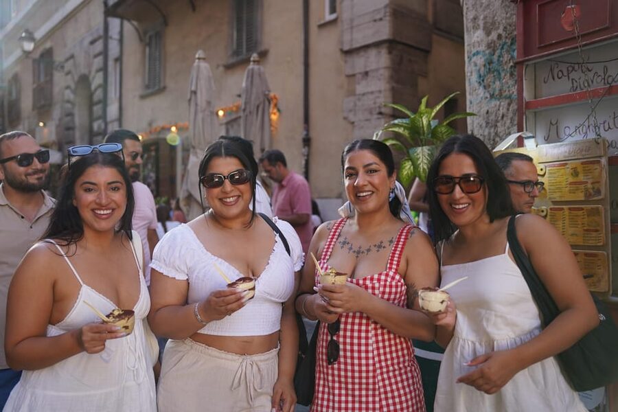 Rome: Vespa Ride with Pictures and Sweet Tastings - At a glance