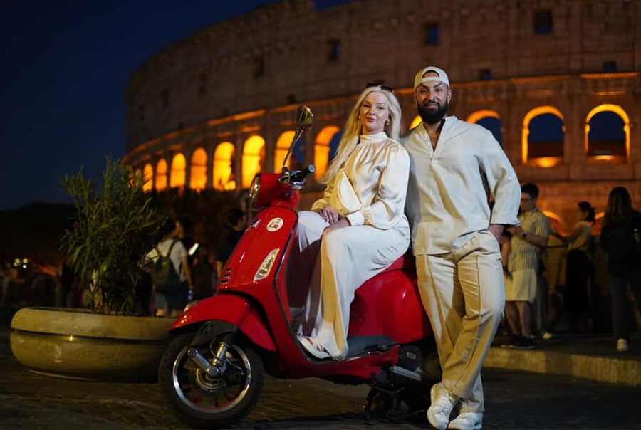 Rome: Vespa Scooter Night Tour with Pro Photographer service - Key points at a glance