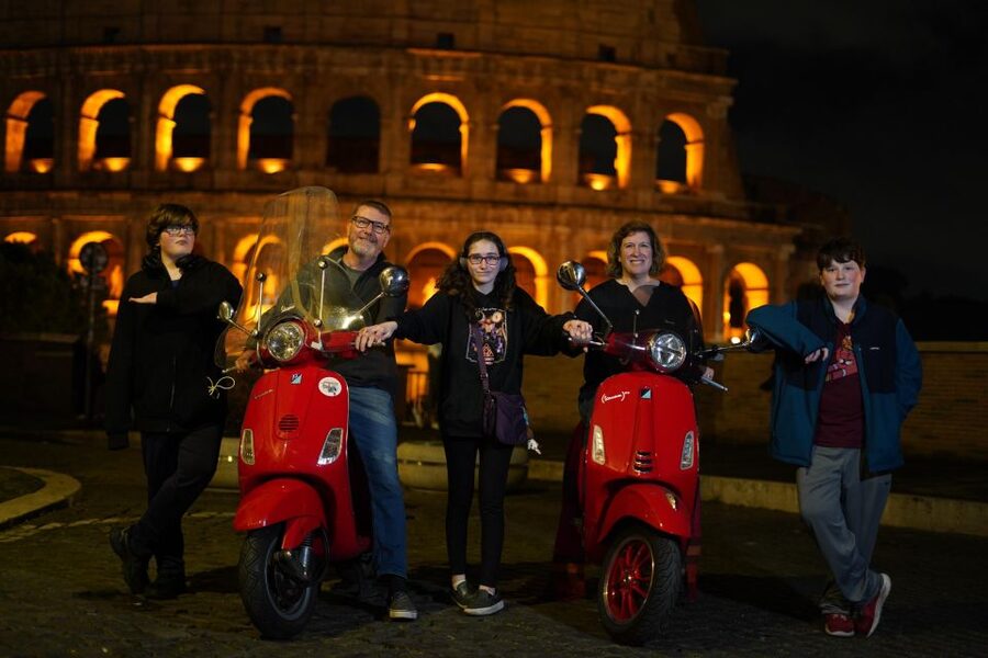 Rome: Vespa Scooter Night Tour with Pro Photographer service - Gianicolo Hill, coffee, and the second photo stop