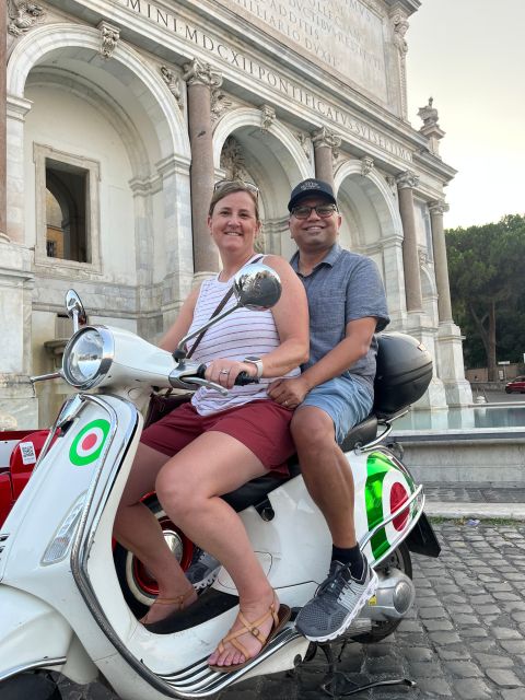 Rome: Vespa Self-Drive Tour with Gelato - Piazza Venezia and the Colosseum