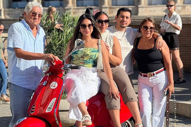 Rome Vespa Tour and Professional Photoshoot - A quick look at Piazza Navona