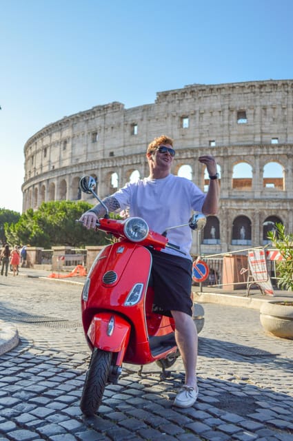 Rome: Vespa tour “When in Rome” with Dessert and Photography - The Acqua Paola Fountain and the road to Gianicolo Hill