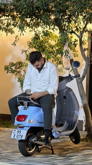 Rome: Vespa Tour with Local Guide - The guides are the main reason to book