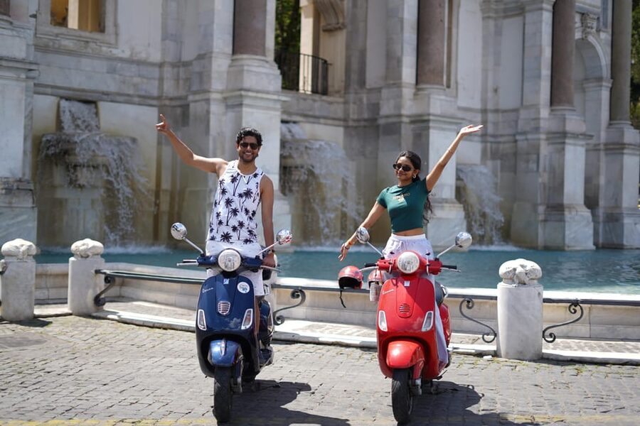 Rome: Vespa Tour with Photo services Small‑Group Highlights - The Colosseum photo stop gives you an instant Roman backdrop