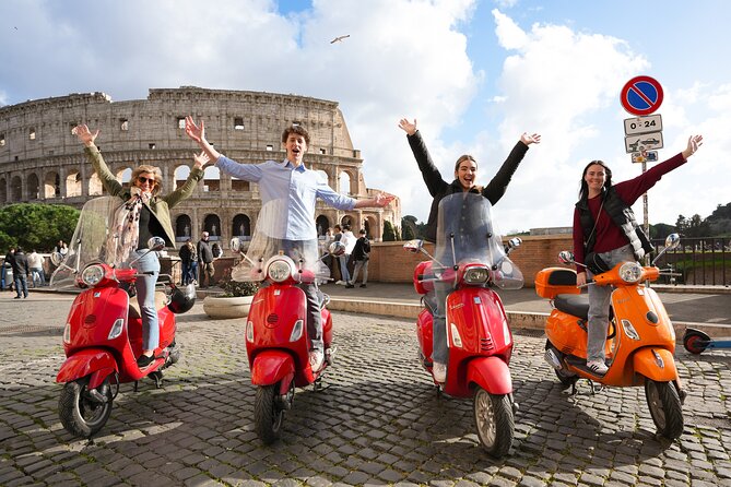 Rome: Vespa Tour with Photographer and Tiramisu treat - What riding as a passenger really feels like