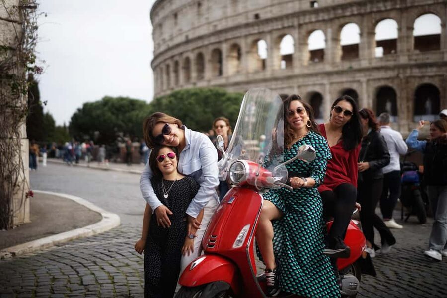 Rome: Vespa Tour with Professional Photographer - Key points before you book