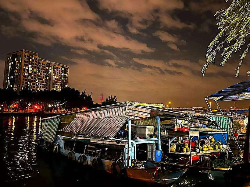 Saigon: Floating Market and Food Tasting Tour by Scooter - Choosing between pho, bún bò Huế, and bò kho