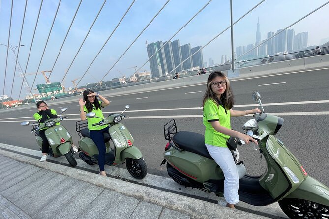 Saigon Night Street Food and Craft Beer Tour by Vespa Scooter - Craft beer at the bar