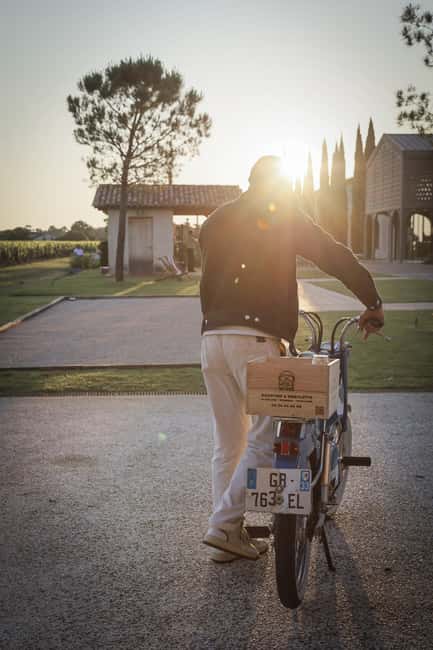 Saint-Emilion: Vintage moped rides and tours - Booking tips for a smoother day