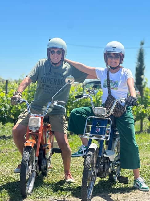 Saint-Emilion: Vintage moped rides and tours - The human side of the ride