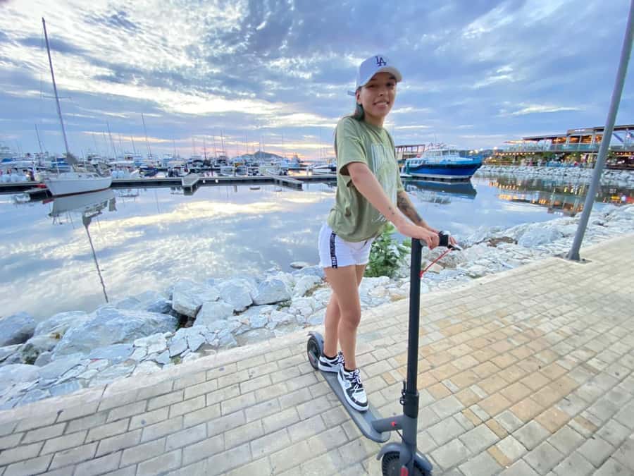 Santa Marta: Scooters Rental - Riding beside the bay with the Caribbean breeze