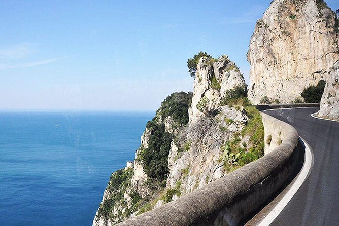 Scooter rental on the Amalfi Coast - A useful helmet and a memorable GoPro extra