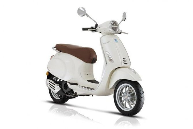 Scooter Rental Vespa Primavera 125cc from Sorrento - Picking up the Primavera in Piano di Sorrento
