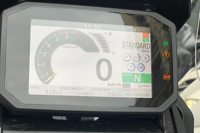 Scooter rental X-ADV Honda 2023 (A2 license) Paris - How to use the scooter around Paris