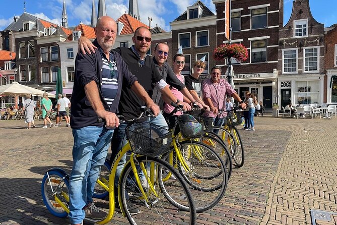 Scooter tour in and around Delft - Hofje van Pauw and Delft’s quieter side