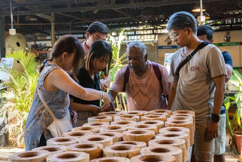 Siem Reap Evening Food Tour - On Promotion Price limit Offer - Yi Nget BBQ beef sticks and small street bites