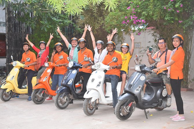 Siem Reap Food Tour by Vespa - Road 60 Field and the local food challenge