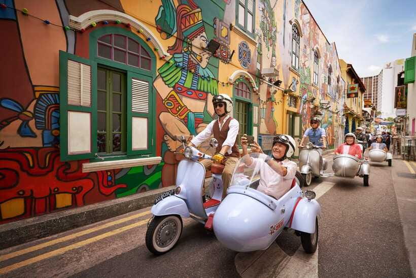 Singapore: Kampong Glam & Civic District Vespa Sidecar Ride - Sultan Mosque and the Malay Heritage Centre