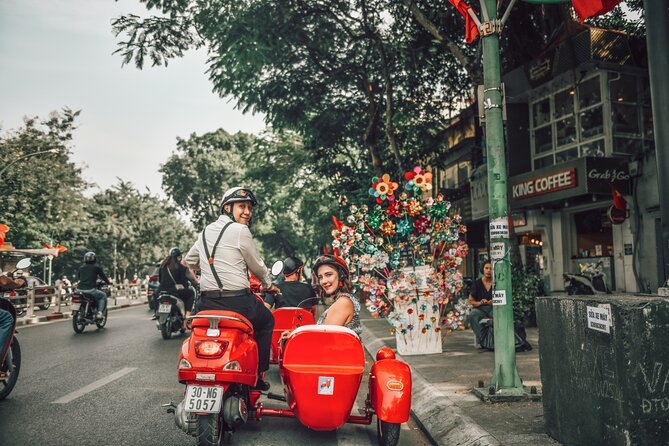 Small Group Vespa Sidecar Tour in Hanoi - Dong Xuan Market for a taste of daily Hanoi