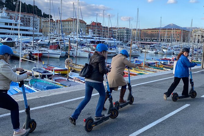 The essentials of Nice by electric scooter 1H30 - The marina and a change of scenery