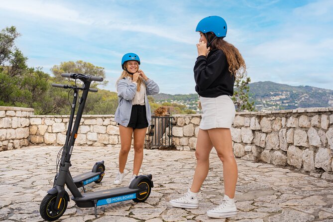 The essentials of Nice by electric scooter 1H30 - Garibaldi Square and the guide’s surprise
