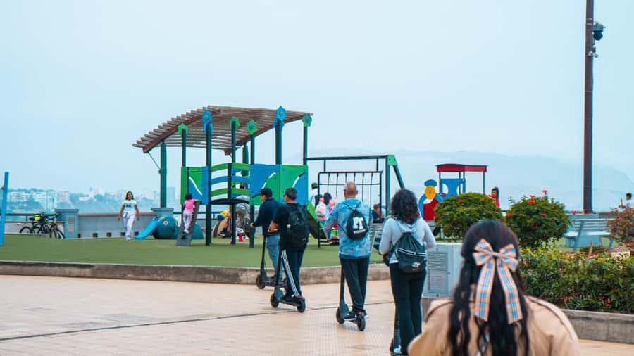 Tour Panorámico en Miraflores en Scooter Eléctrico - Safety, clothing, and weather planning