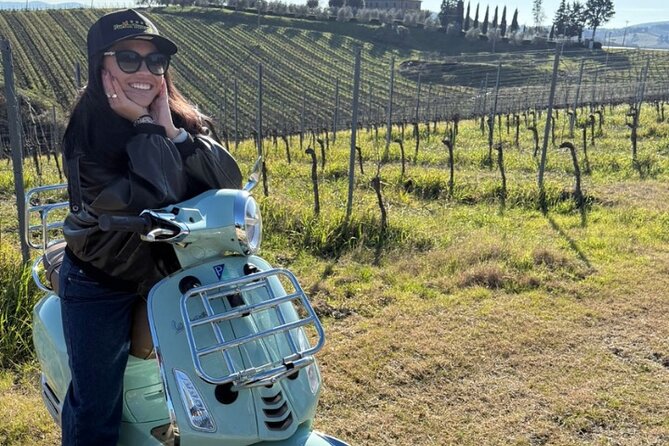 Tuscany Vespa Tour with Lunch and Wine Tasting in Chianti Area - San Gimignano, towers and free time