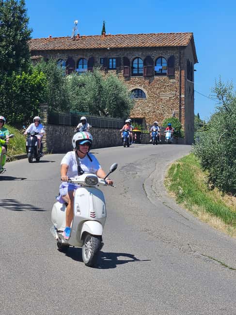 Tuscany: Vespa Tour with Traditional Lunch - Lunch at an Organic Tuscan Farm
