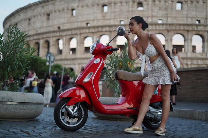 Vespa city tour in Rome with two different routes - The central route: fountains, piazzas, and famous façades