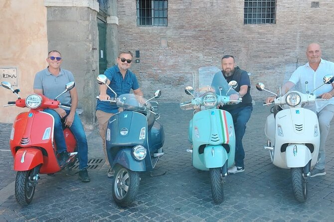 Vespa experience guided by us & Photo shoot - Across Rome to the Gianicolo