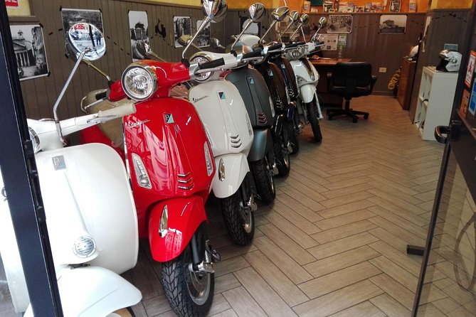 Vespa Rental in Rome 24 hours - What the rental includes for two people