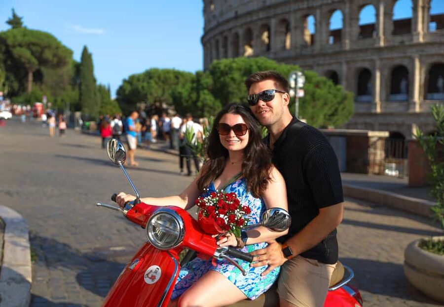 Vespa Rome Photography Tour by Local - Riding through Trastevere
