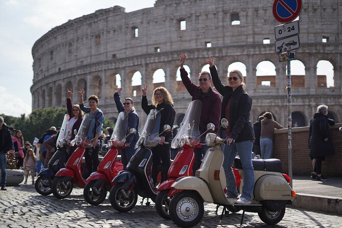 Vespa Scooter Tour in Rome with RomeIsMyLove Pro Photo Team - Acqua Paola Fountain and the Janiculum climb