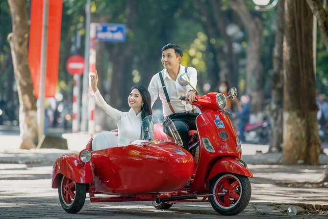 Vespa Sidecar Sightseeing Tour in Hanoi - Markets and the uncertain train street stop