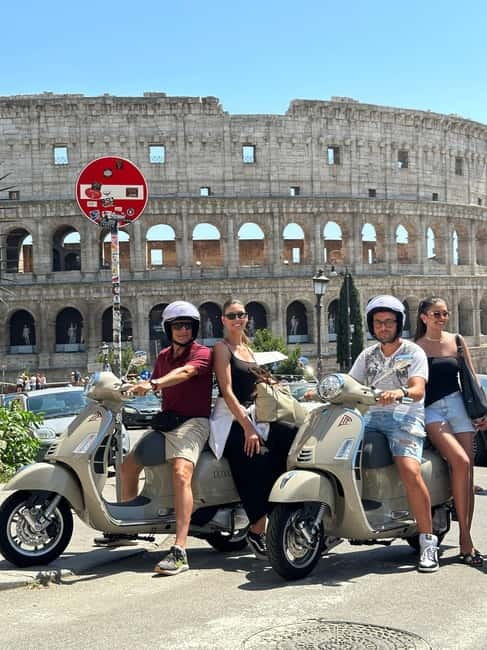 Vespa Sidecar Tour : Express Highlights of Rome - The Pantheon and its open sky