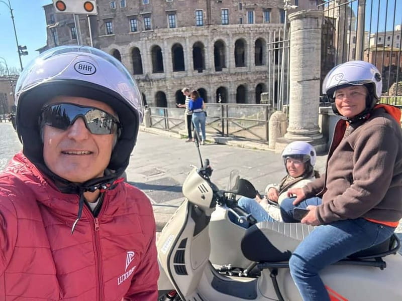 Vespa Sidecar Tour : Express Highlights of Rome - The final climb to Janiculum Hill