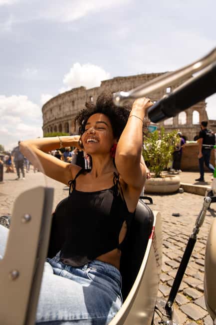 Vespa Sidecar Tour: Highlights of Rome - Piazza Navona and the center of modern Rome