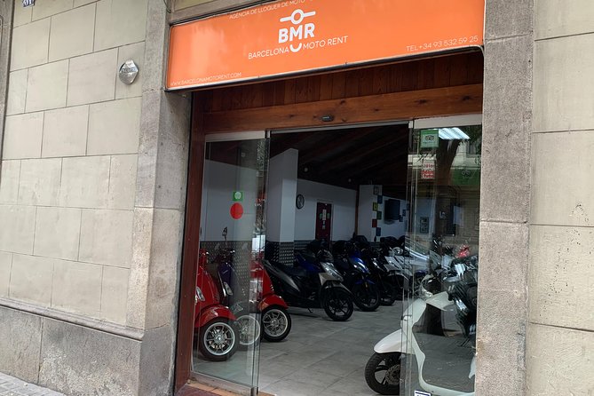 Vespa Spring 50cc rental - What the €72.56 price really gives you