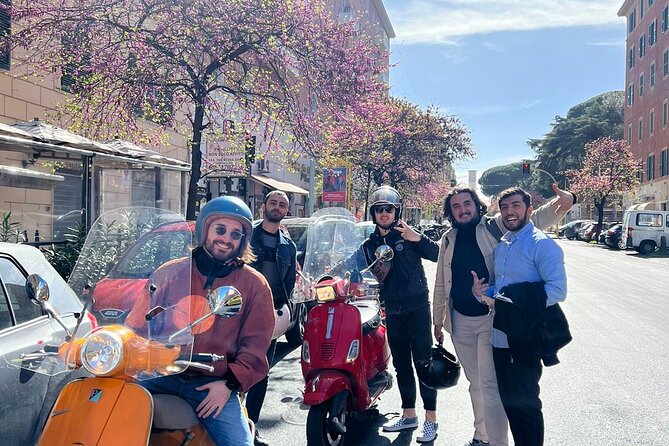 Vespa Tour Guided by Local in Rome - Piazza Venezia and the monument to Italy’s first king