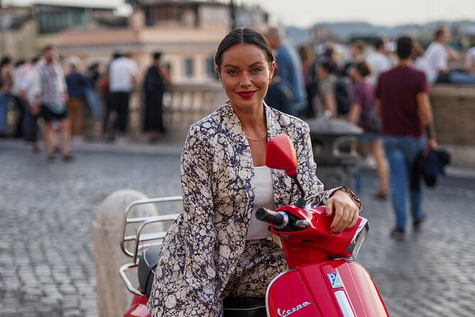 Vespa Tour Guided by Local in Rome - The Pantheon from the outside
