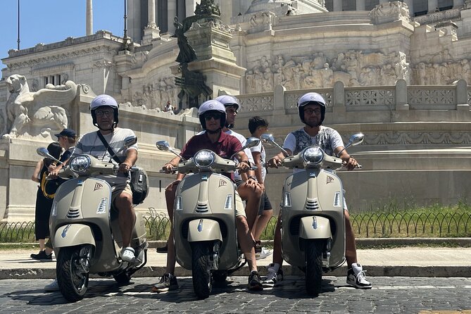 Vespa Tour Highlights of Rome - Trastevere and the ride to Vatican City