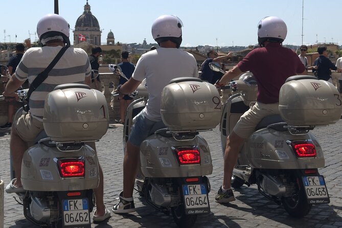 Vespa Tour Highlights of Rome - The Colosseum and Circus Maximus