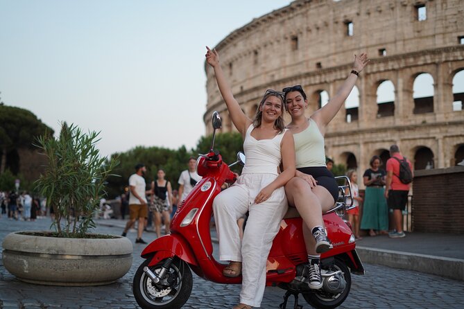 Vespa Tour in Rome with professional photographer - A Vespa view of Rome, without the driving work