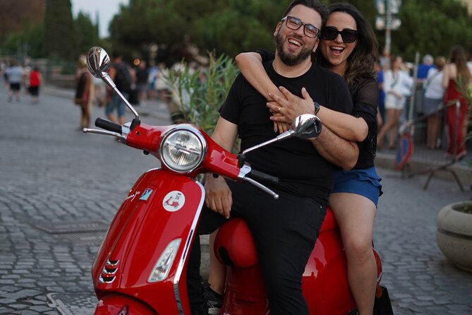 Vespa Tour in Rome with professional photographer - Castel Sant’Angelo and the return route