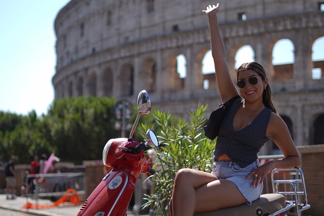 Vespa Tour in Rome with professional photographer - Circus Maximus and the sweep of ancient Rome