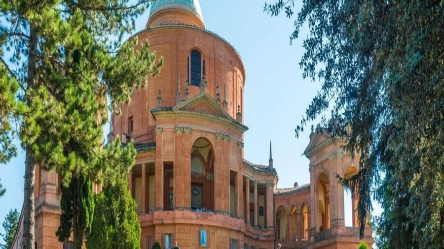 Vespa Tour in the Hills of Bologna - San Michele in Bosco and the first city view