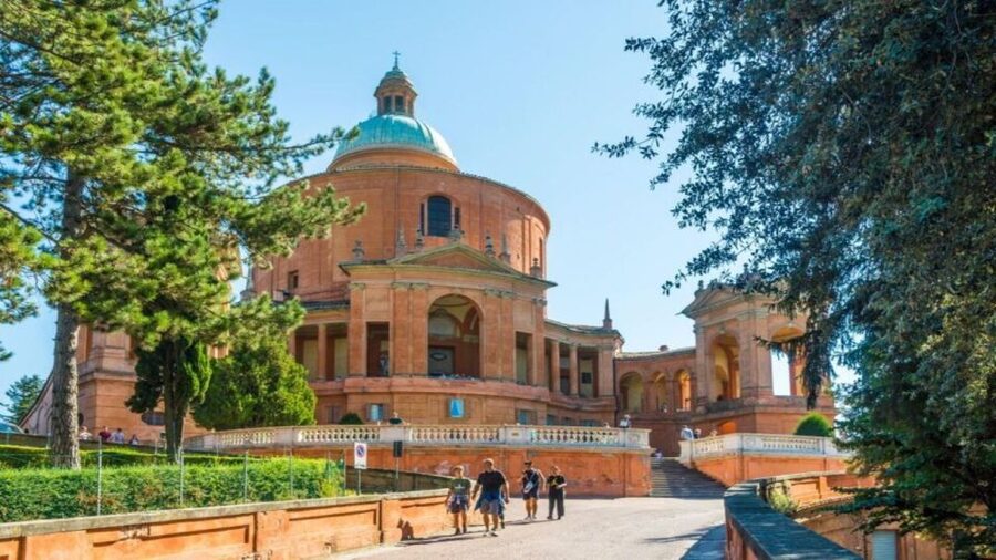 Vespa Tour in the Hills of Bologna - Starting in central Bologna on a Vespa